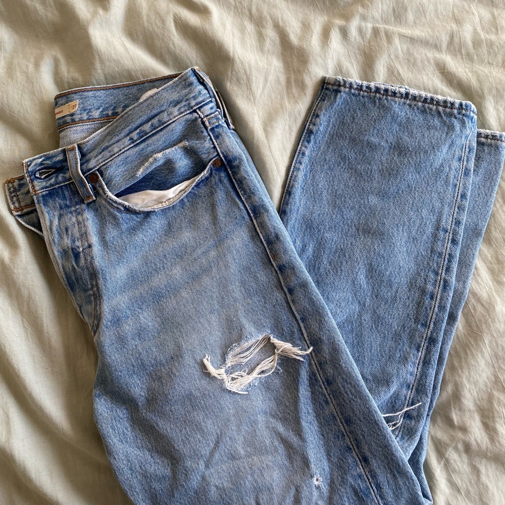 LEVI’S WEDGIE FIT RIPPED DENIM 27W 26L